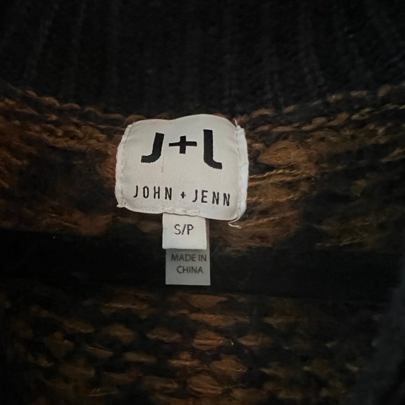 John & Jenn Sweater Small - Picture 4 of 5